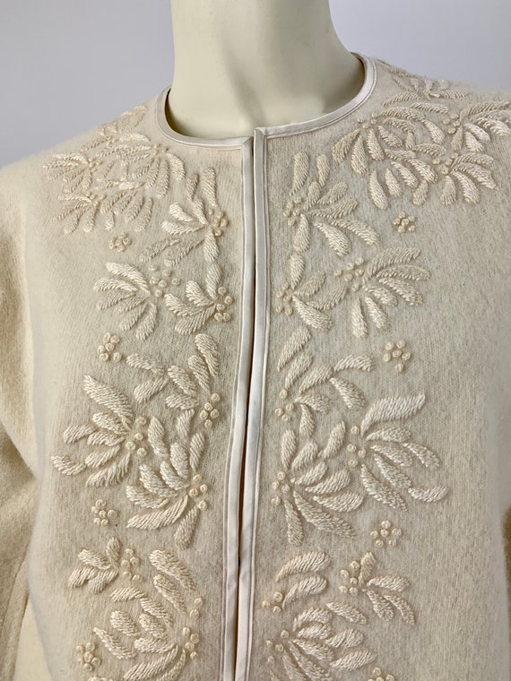 1950'S Cardigan Sweater - Hand Embroidered Floral… - image 4
