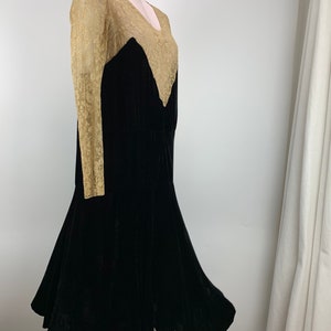 1920'S Silk Velvet & Lace Dress Drop Waist with an Asymmetrical Hemline Gatsby Style Size Small to Medium image 7