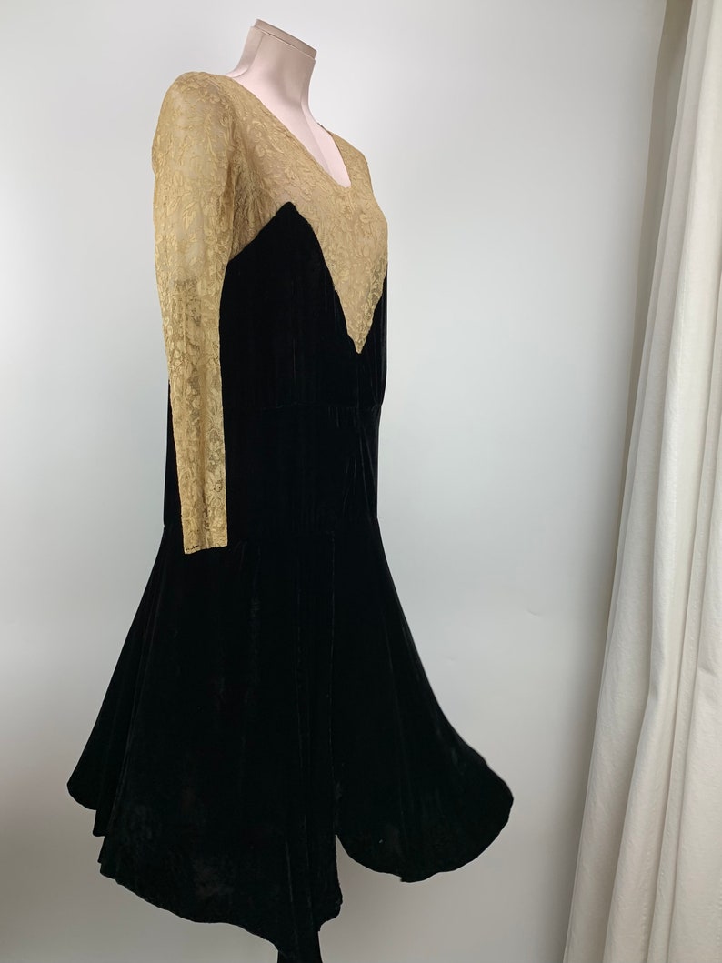 1920'S Silk Velvet & Lace Dress Drop Waist with an Asymmetrical Hemline Gatsby Style Size Small to Medium image 7