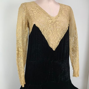 1920'S Silk Velvet & Lace Dress Drop Waist with an Asymmetrical Hemline Gatsby Style Size Small to Medium image 2