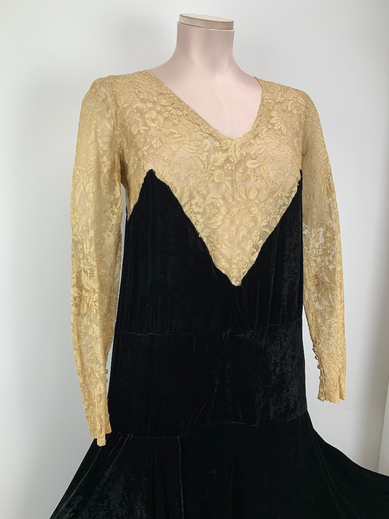 1920'S Silk Velvet & Lace Dress Drop Waist with an Asymmetrical Hemline Gatsby Style Size Small to Medium image 2