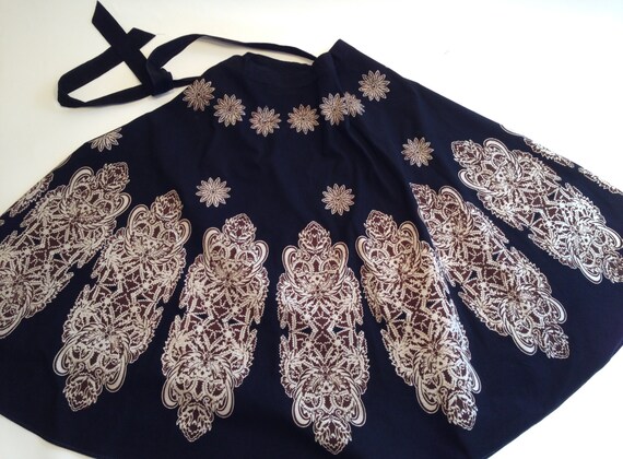 1950's Size Medium BATIK Boarder Print Black Full