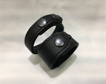 Garment Leather Cockring w/Ball Stretcher - 1"