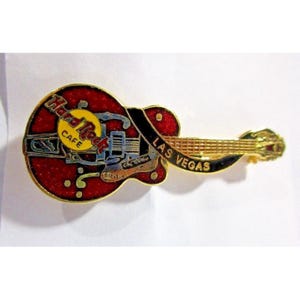 &quot;Hard Rock Cafe Las Vegas Gitarren-Souvenir &quot;&quot;Chet Atkins&quot;&quot; Anstecker&quot; 6,5 cm L x 2,5 cm B