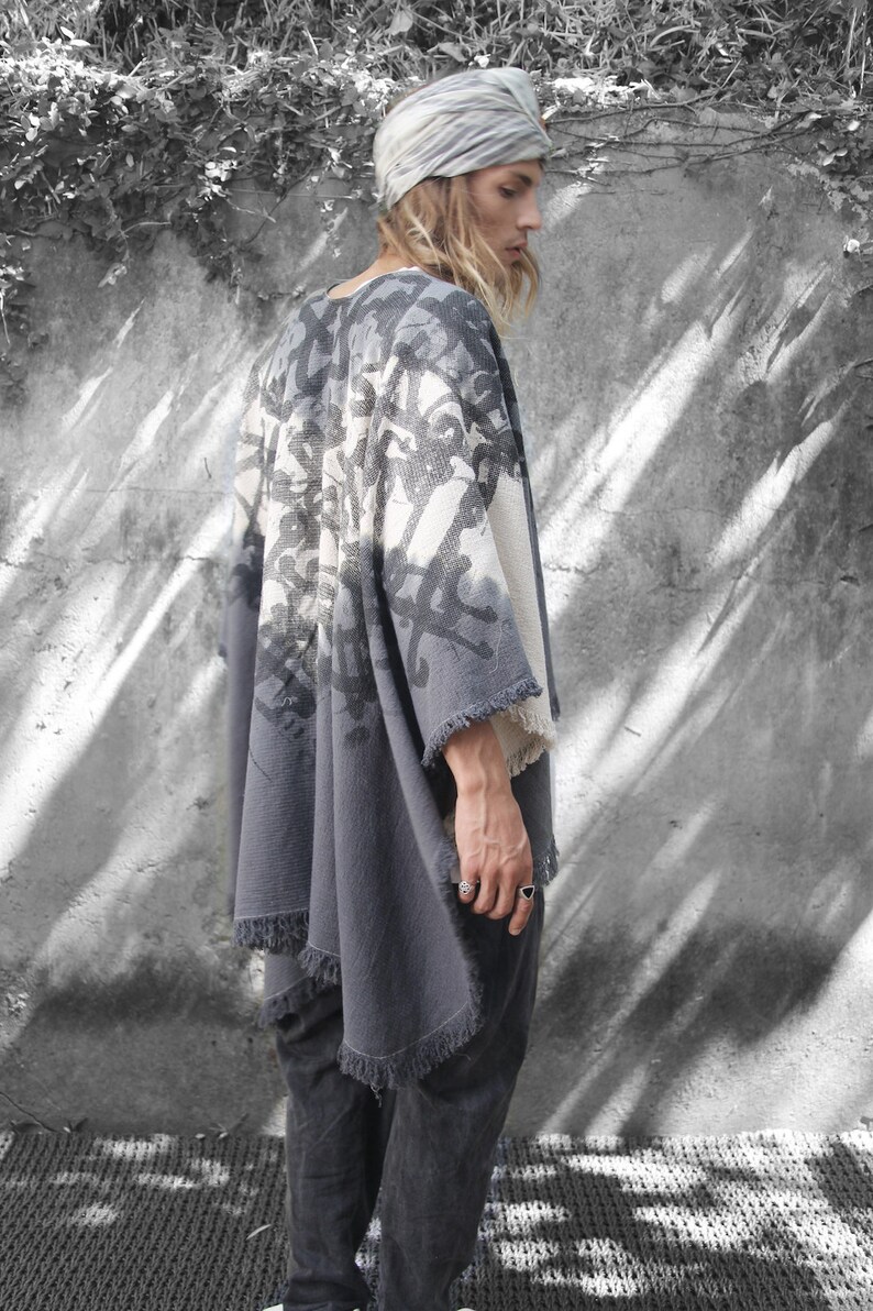 how to wear a poncho men