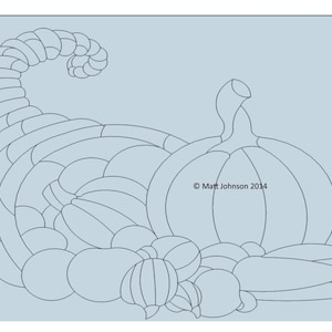 Puede incluir: Un dibujo en blanco y negro de una cornucopia desbordante de calabazas y calabacines. La cornucopia es un símbolo tradicional de abundancia y prosperidad, a menudo asociado con la cosecha de otoño. El texto "© Matt Johnson 2014" es visible en la imagen.