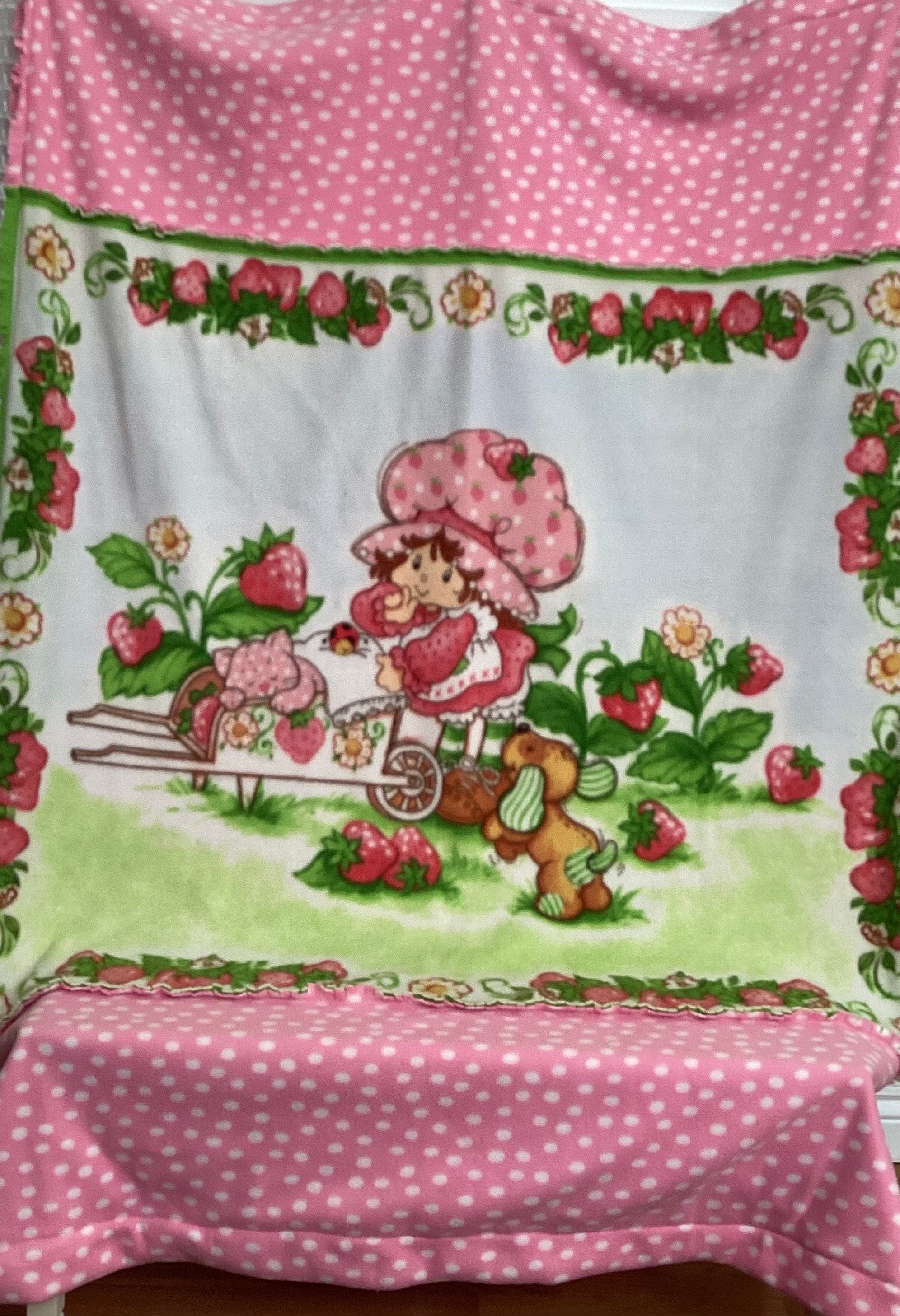 Strawberry shortcake fleece blanket hotsell