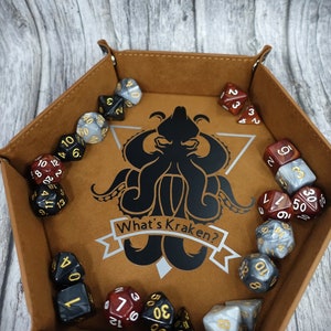 Vassoio per dadi Kraken: vassoio esagonale pieghevole in pelle marrone chiaro - Regalo D&D