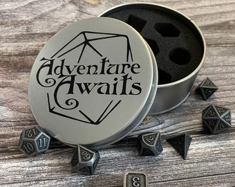 Dados de acero Kraken / Dados de metal plateado en lata de metal / Adventure Awaits I Juego de dados de metal de 7 piezas / Lata de dados I Pathfinder y otros TTRPG