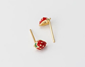 2 PCS - Petites boucles d'oreilles en forme de fraise rouge, mini boucles d'oreilles en forme de fruit en émail, bâton en argent sterling 925, véritable plaqué or 14 carats [E0890-PG]