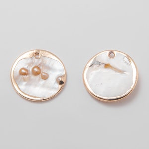 1PC - Mother of pearl  Pendant- Seashell , cream Shell Charm, Polished Rose Gold-Plated  [GJ0028]