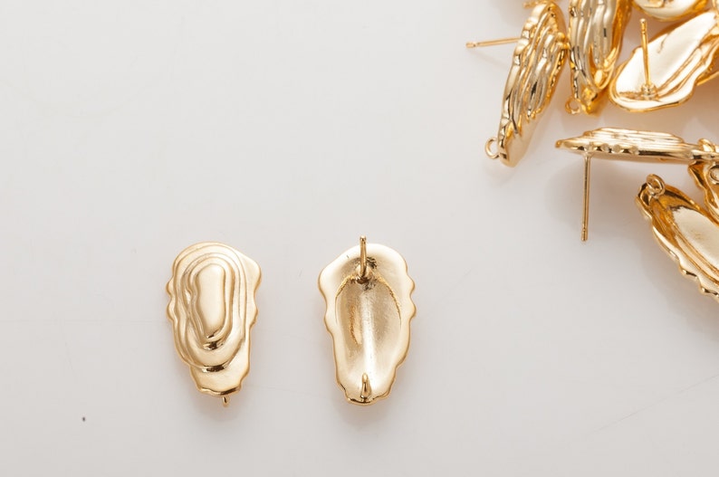 E0460-PG Oyster shell post earrings 12x22mm Post Earring Round Post Earrings 2 Pieces Polished Gold-Plated Jewelry Making