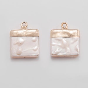1 PC - Mother of pearl Cream pendants  ,Cream Charm, Gold Polished  Gold-Plated  [GJ0037-CR]