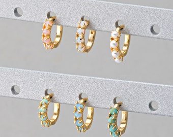 2 PCS - Créoles en opale, Boucles d'oreilles opale, créoles Huggie, Créoles en perles, Huggies turquoise, Créoles en or véritable 14 carats, plaquées [E0524-PG]