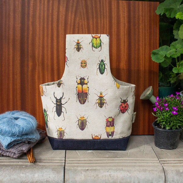 Small Size Wrist Project Bag With Bugs and Beetles Print