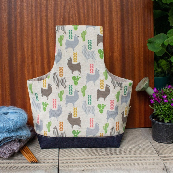 Wrist Project Bag With Cute Llamas Print