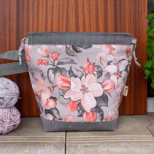 Bolsa para Projetos de Tricô e Crochê com Estampa de Flor de Cerejeira, Tamanho Médio