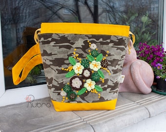 Projekttasche, Schalstricktasche mittlere Größe mit Blumen und Stickerei