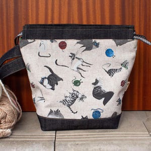 Drawstring Knitting Project Bag With Cats and Yarn Balls Print