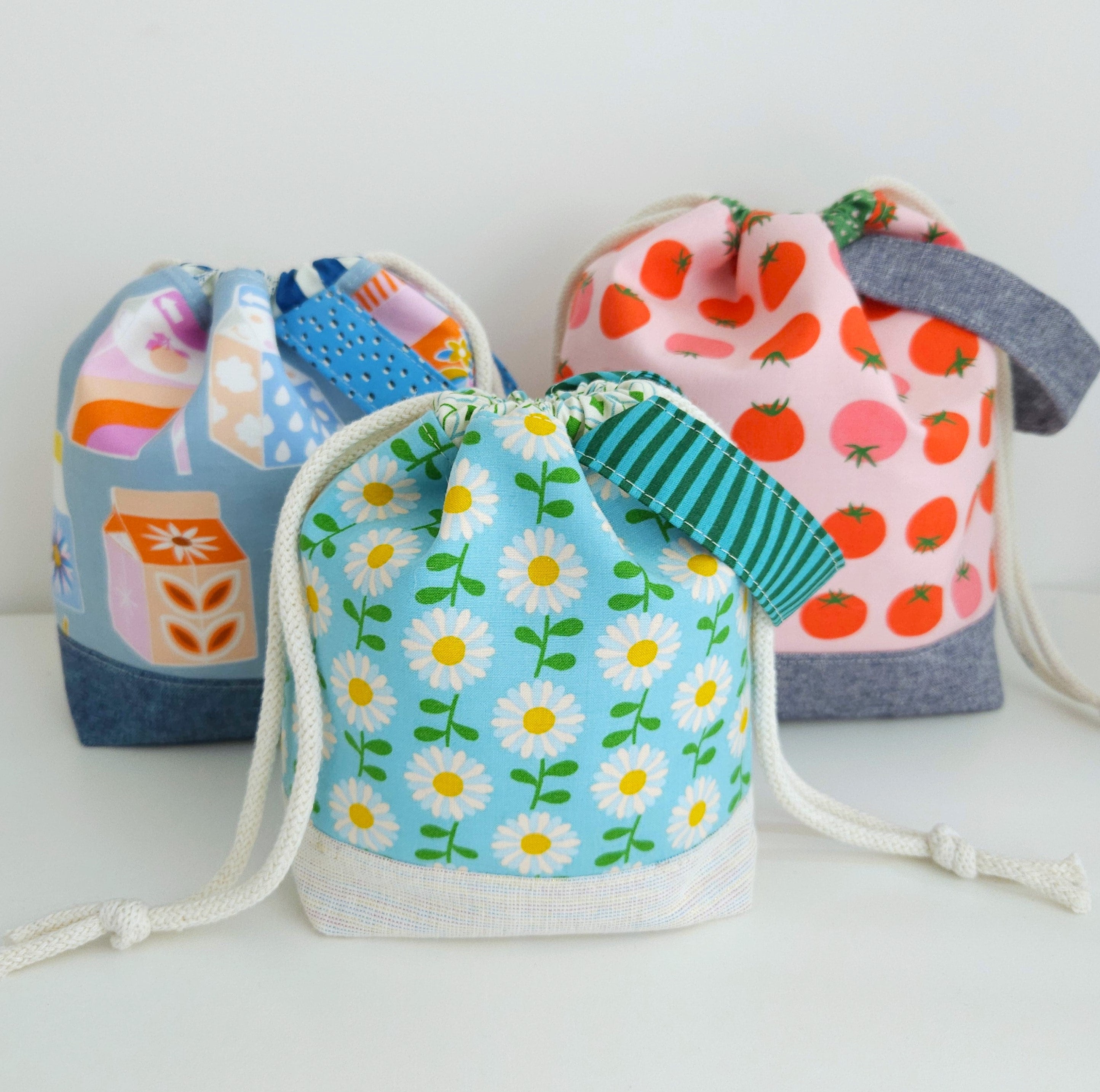 Gathering Bag Sewing Pattern: Beginner Friendly Drawstring Bag in 6 sizes, PDF Download.