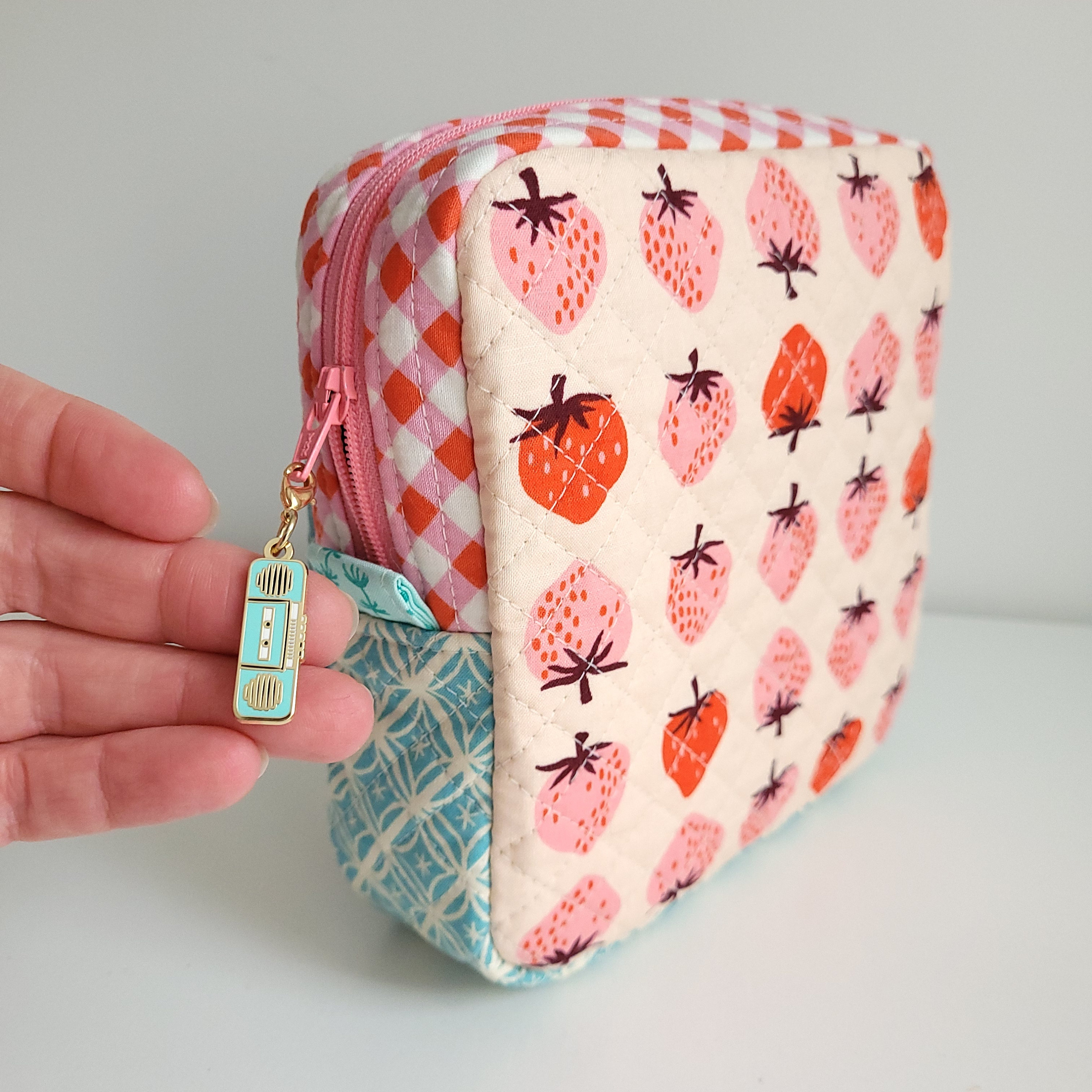 Poppet Pouch Sewing Pattern: Zipped Square Pouches in 3 Sizes (PDF