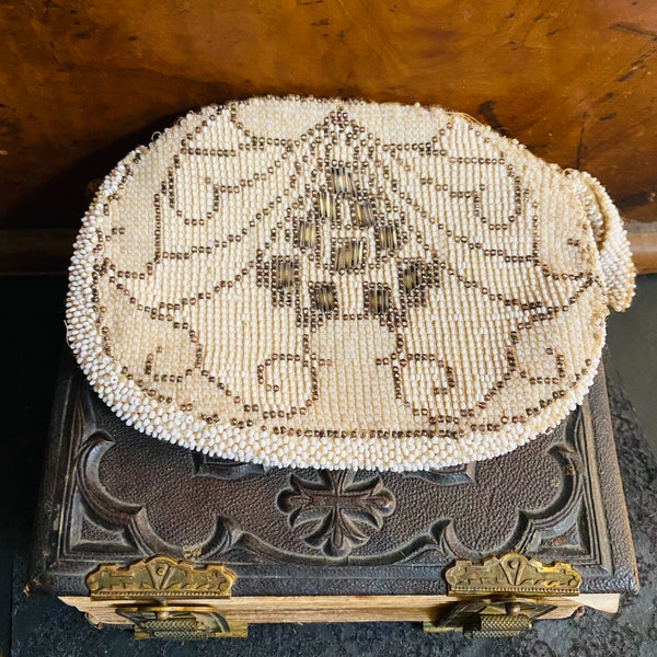 Vintage 1930s Art Deco beaded design clutch coin purse pouch, beige brown cream beaded Czechoslovakian vintage clutch pouch purse