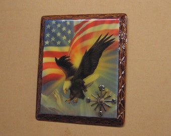 Bald eagle and bright USA flag clock