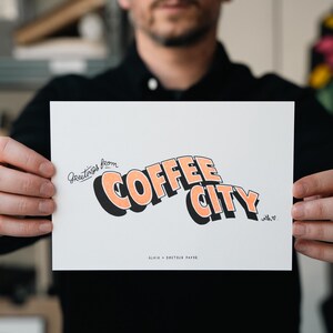 Carte Fluo "Greetings from Coffee City"