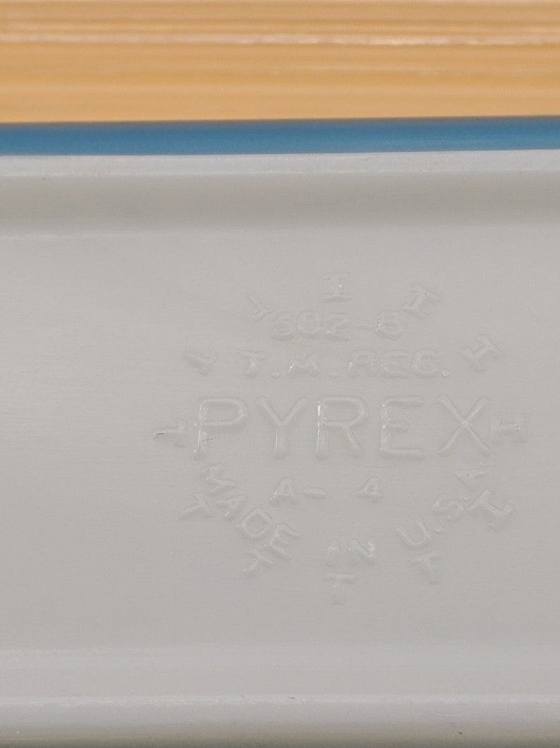 Pyrex Blue #502 Loaf Pan Covered Refrigerator Dish Primary Blue