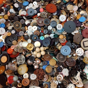 1/2 Pound Vintage Modern Mixed Button Plastic Metal Grab Bag Lot