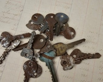 19 Piece Vintage Rusty Key Lot House Car Safe Altered Art Junk Jewelry Destash