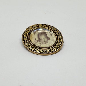 Antique 10K Gold Oval Revolving Mourning Brooch with Photograph