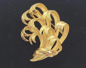 Vintage Lisner Gold Tone Swirling Grasses Floral Brooch