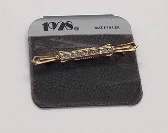 1928 Jewelry Company Victorian-Style Bar Brooch on Original Card