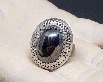 Vintage Whiting & Davis Co. “Mesh Bag” Faux Silver and Black Opal Adjustable Ring