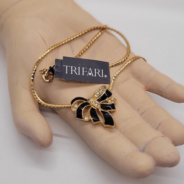 Vintage NWT Crown Trifari Black Enamel Gold Tone Bow Necklace