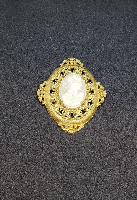 Vintage Signed Florenza Hand-Carved Shell Cameo in