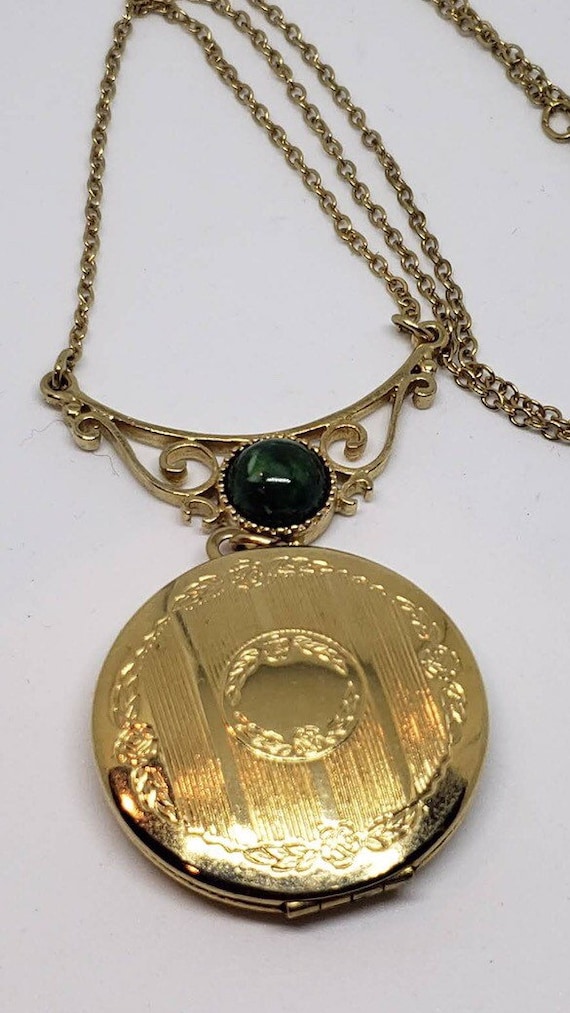 Sarah Coventry Gold Tone Round Lavaliere Locket w… - image 3