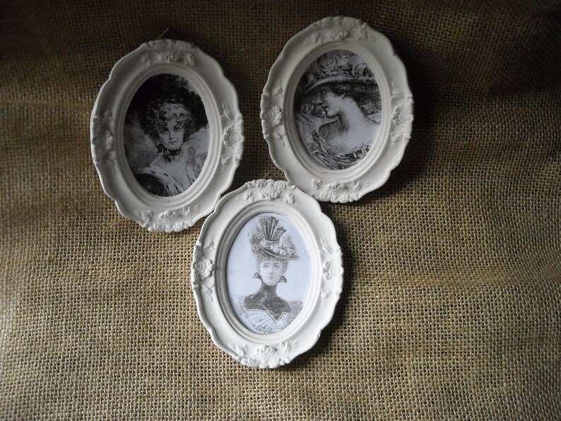 Vintage Style Ceramic Powder Little Frames 3 Pieces Image 0