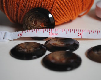 Conjunto de 5 botones grandes marrones de 2 hoyos con algunos patrones de ondas de agua realmente hermosos en todo - comprar 4 conjuntos obtener 1 conjunto libre