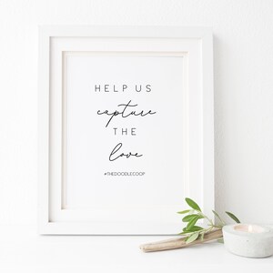Sinal de hashtag de casamento | Capturar o amor para impressão personalizada | Etiqueta de mídia social | Escrita Moderna | WSG