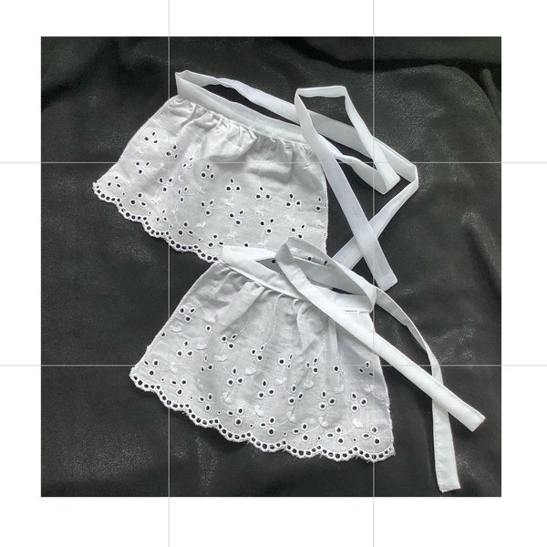 5” Baby size White Eyelet Apron, Miniature White Apron, Cotton fabric Apron, Old Fashioned Apron for baby Girls, White Apron for Tall Dolls