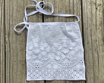 7” Baby size White Eyelet Apron, Miniature White Apron, Cotton fabric Apron, Old Fashioned Apron for baby Girls, White Apron for Tall Dolls