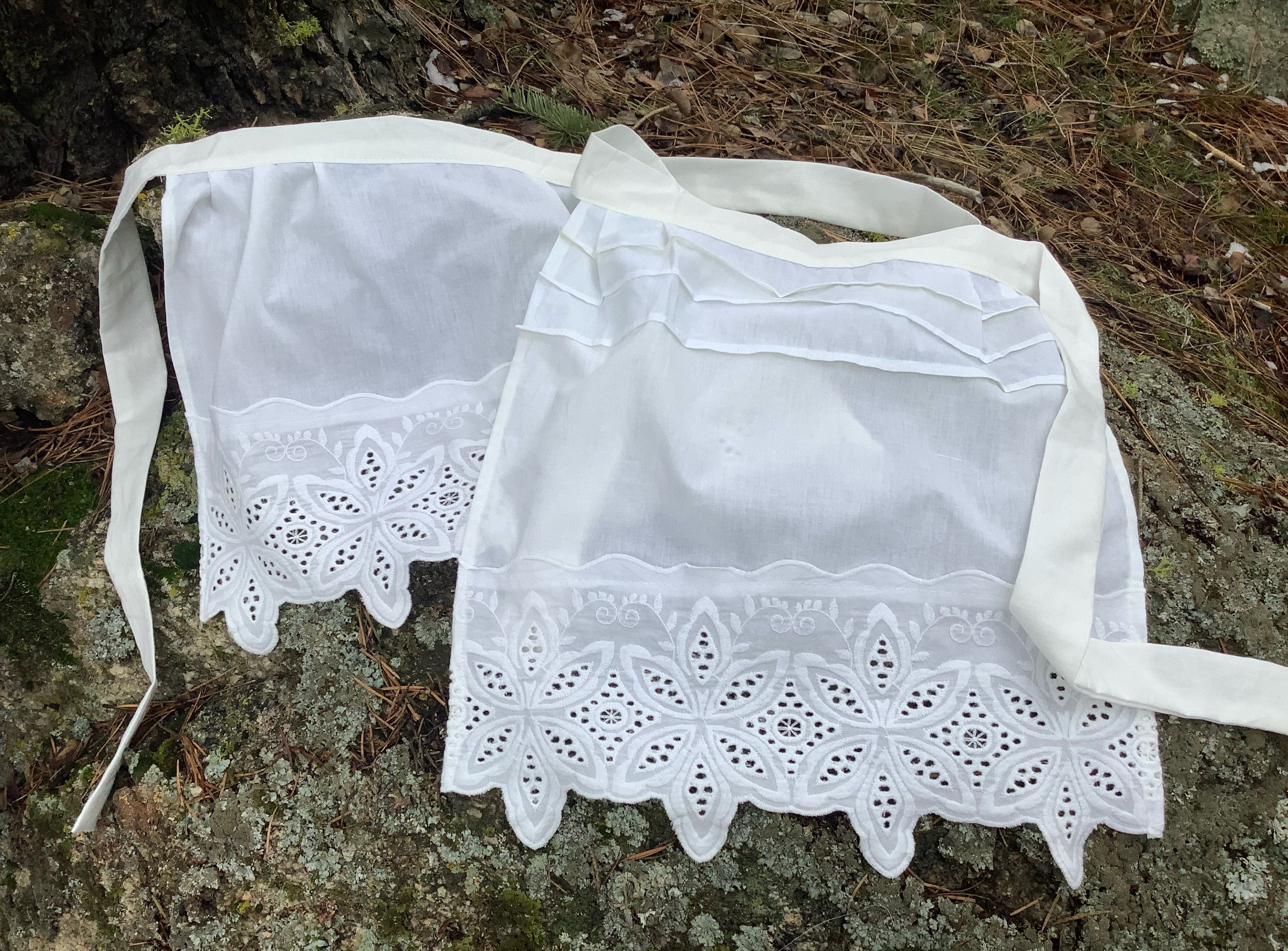 Children White Eyelet Apron, Half Long White Apron, Cotton fabric Apron, Old Fashioned Apron for Girls, White Dirndl Apron for Festival