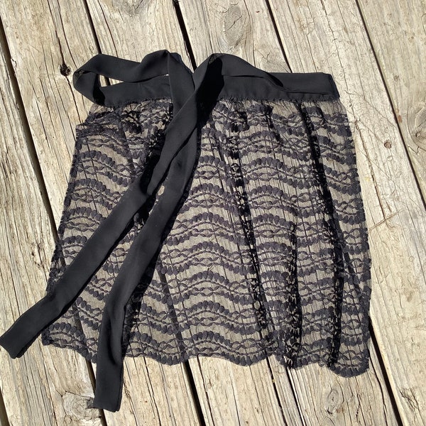 Delantal Dirndl de encaje negro, delantal para despedida de soltera, medio delantal negro, delantal de encaje para mujer, delantal para disfraz o boda LISTO PARA ENVIAR
