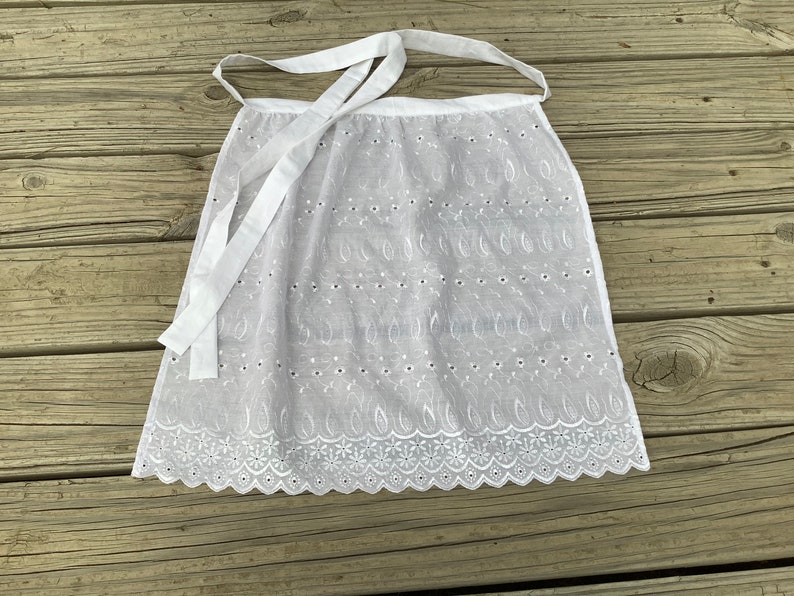 BESTSELLER Eyelet white apron for costumes, White Pioneer apron, Wide White Fabric Apron for Women, Dirndl apron, Long White Costume Aprons image 3
