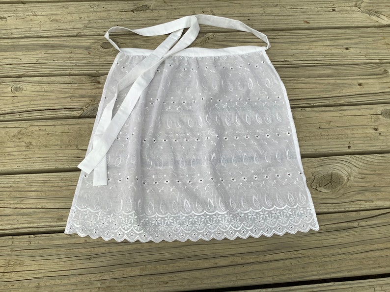 BESTSELLER Eyelet white apron for costumes, White Pioneer apron, Wide White Fabric Apron for Women, Dirndl apron, Long White Costume Aprons image 6