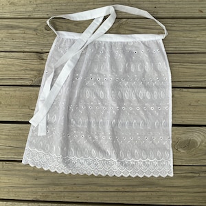 BESTSELLER Eyelet white apron for costumes, White Pioneer apron, Wide White Fabric Apron for Women, Dirndl apron, Long White Costume Aprons image 2