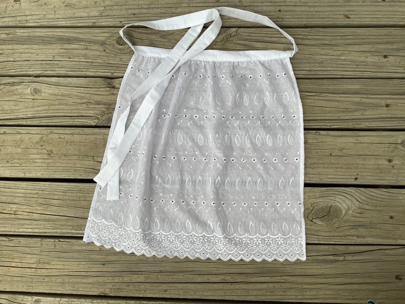 BESTSELLER Eyelet white apron for costumes, White Pioneer apron, Wide White Fabric Apron for Women, Dirndl apron, Long White Costume Aprons image 2