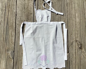 Embroidered Apron for Toddler, Small White Full apron Retro Costume outfit Children's Paisley Apron, Kids Floral white apron